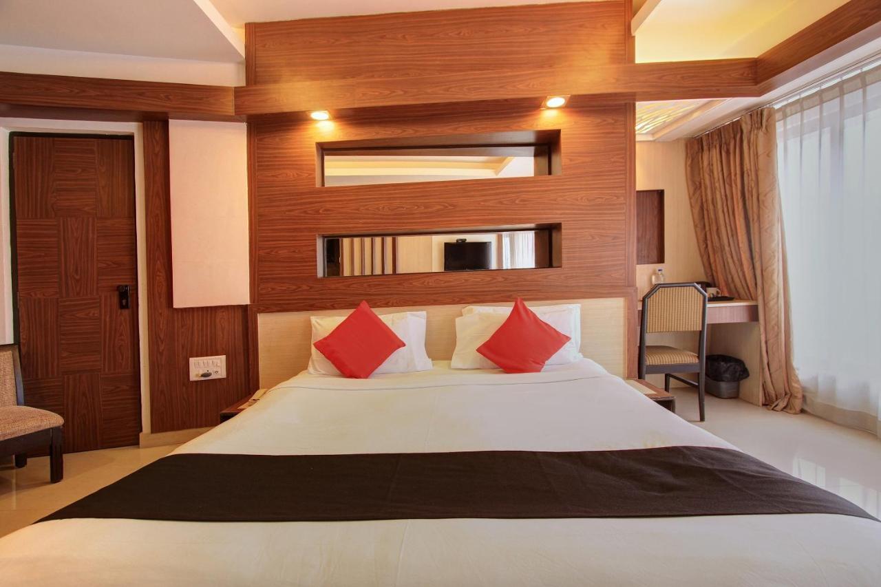 The Hans Hotel Hubli Bagian luar foto