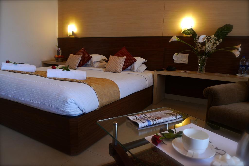 The Hans Hotel Hubli Ruang foto