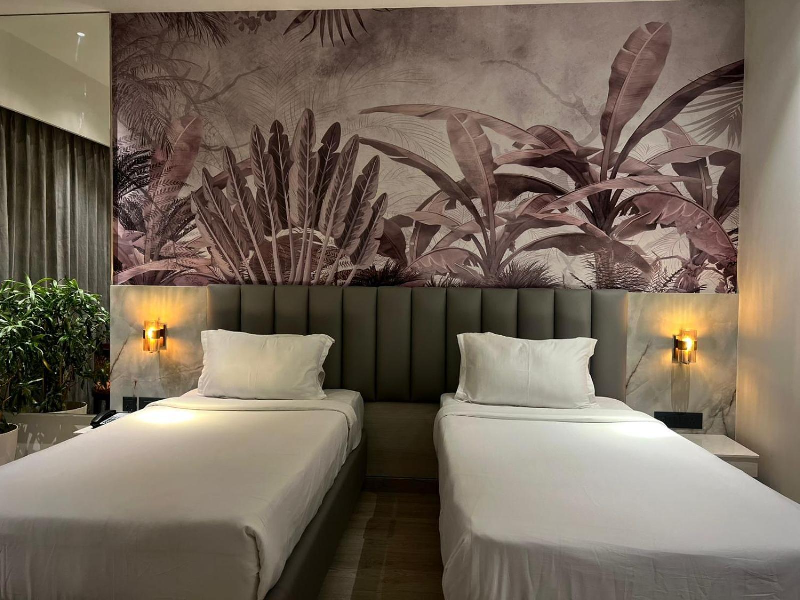 The Hans Hotel Hubli Bagian luar foto