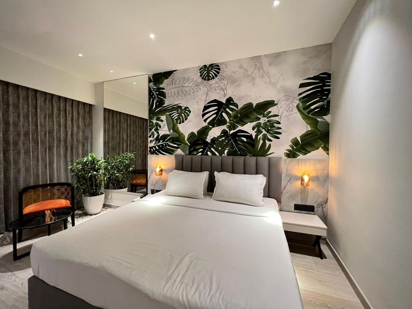 The Hans Hotel Hubli Bagian luar foto