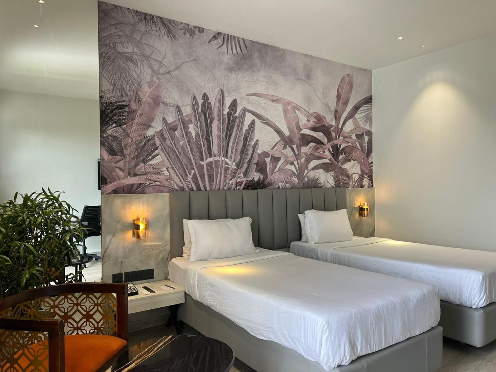 The Hans Hotel Hubli Bagian luar foto